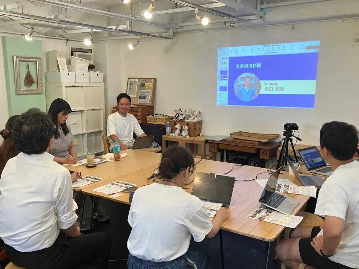 開かれた編集会議のようす