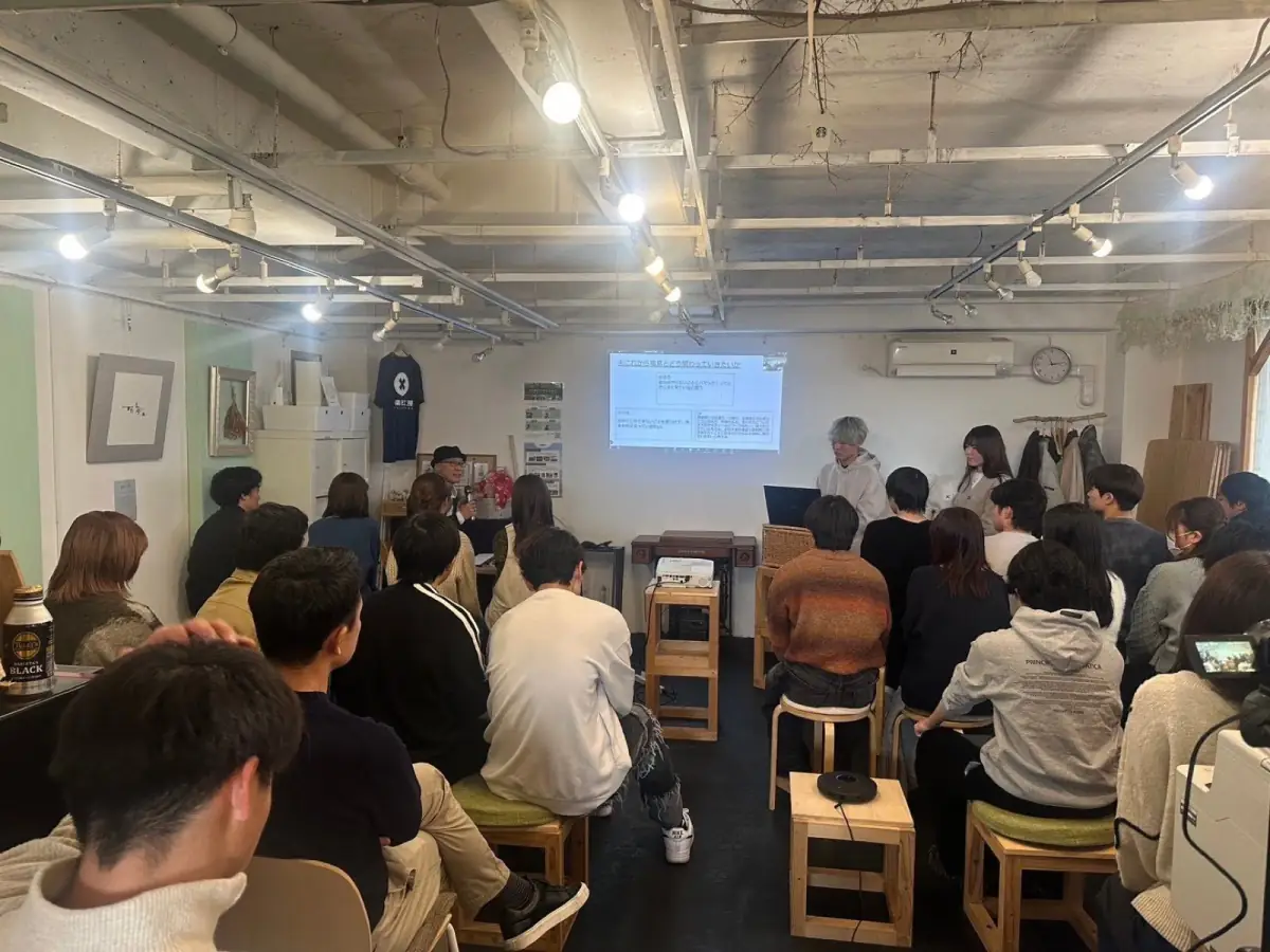 学生も参加する編集会議